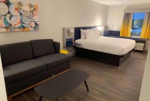Postel nebo postele na pokoji v ubytování Microtel Inn & Suites by Wyndham Rehoboth Beach