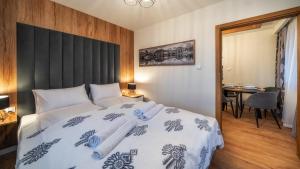 Posteľ alebo postele v izbe v ubytovaní Resorts E Białka Tatrzańska z sauną, Sun & Snow