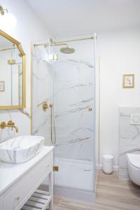 Et badeværelse på Space Apartments Old Town - River View