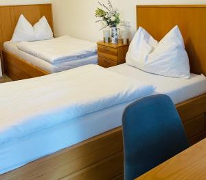 Ein Bett oder Betten in einem Zimmer der Unterkunft Pension Gartner