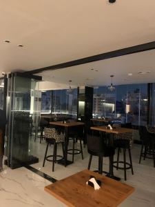 Restoran või mõni muu söögikoht majutusasutuses Maxim Hotel