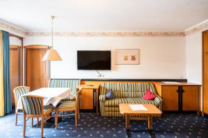 TV a/nebo společenská místnost v ubytování Hotel Reipertingerhof