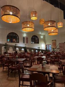 Um restaurante ou outro lugar para comer em Tenondé Park Hotel