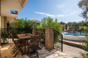 The swimming pool at or close to Olive Tree Villas Még 37 kép