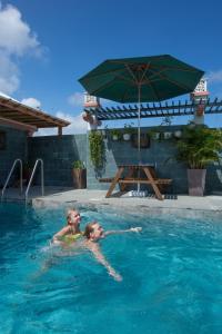 Bazén v ubytování Hoi An Pho Library Hotel nebo v jeho okolí