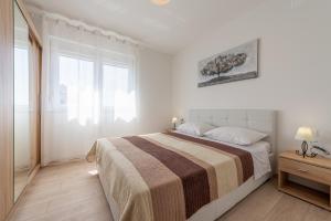 Posteľ alebo postele v izbe v ubytovaní Apartments Villa Odesa with shared pool