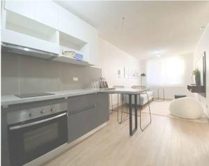 Η κουζίνα ή μικρή κουζίνα στο 407/ Precioso apartamento 1D+1B // JUMBO+CENTRO 5 MIN