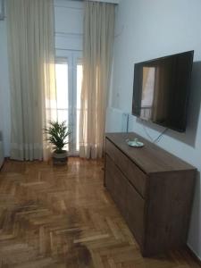 Μια τηλεόραση ή/και κέντρο ψυχαγωγίας στο Sarakina City