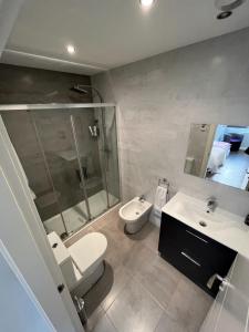 A bathroom at Apartamento - Riba De Sella