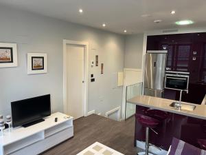 A television and/or entertainment centre at Apartamento - Riba De Sella