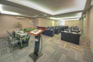 Zona de afaceri și/sau sala de conferințe de la Arenaa Batik Boutique