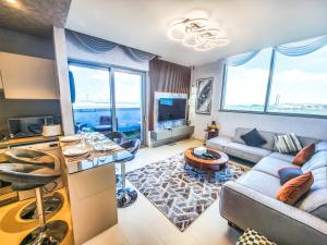 Fotografie z fotogalerie ubytování STAY BY LATINEM Luxury 2BR Holiday Home CV B801 near Burj Khalifa v Dubaji