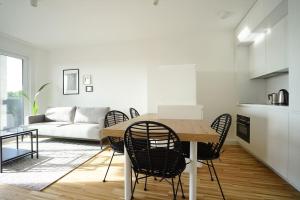 Posezení v ubytování Apartment with terrace near Metro Station and Spa + 6 fotografií