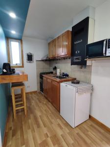 Köök või kööginurk majutusasutuses Departamento Yekamush Ushuaia