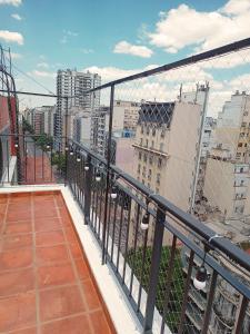 balcón con vistas a la ciudad en Hermoso Departamento en Recoleta muy luminoso en Buenos Aires