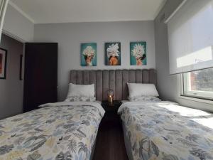 A bed or beds in a room at Bright and Beautiful in Burwood