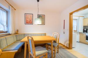 a dining room with a wooden table and chairs at Ferienwohnung Kühn in Oberstdorf