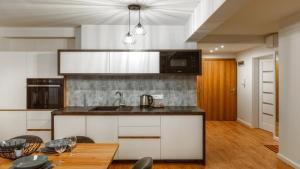 Kuchyňa alebo kuchynka v ubytovaní Apartamenty Sun & Snow Resorts F Białka Tatrzańska z sauną