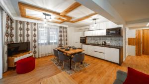Kuchyňa alebo kuchynka v ubytovaní Apartamenty Sun & Snow Resorts F Białka Tatrzańska z sauną