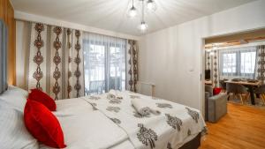 Posteľ alebo postele v izbe v ubytovaní Apartamenty Sun & Snow Resorts F Białka Tatrzańska z sauną