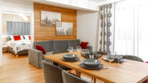Posedenie v ubytovaní Apartamenty Sun & Snow Resorts F Białka Tatrzańska z sauną