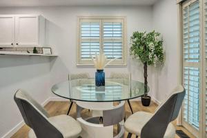 Fotografie z fotogalerie ubytování 13 Mi to Dtwn Denver Northglenn Townhome with Patio v destinaci Northglenn