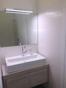 a bathroom with a white sink and a mirror at NEW Apartment - 10 min DOWNTOWN in Vienna
