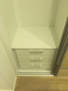 a room with a white ceiling with a drawer at NEW Apartment - 10 min DOWNTOWN in Vienna