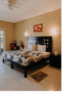 A bed or beds in a room at habitaciones Mi Viejo Chit