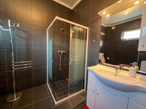Kúpeľňa v ubytovaní SunnySide Apartmanház