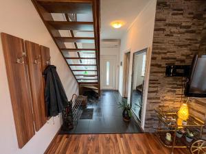 Kuchyňa alebo kuchynka v ubytovaní SunnySide Apartmanház