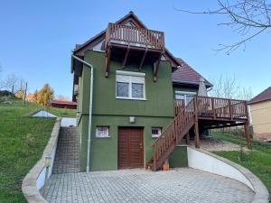 Budova, v ktorej sa apartmán nachádza