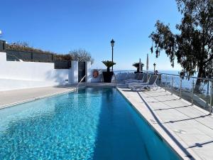 Bazén v ubytovaní Balcon del Mar Seaview 211 Casasol alebo v jeho blízkosti