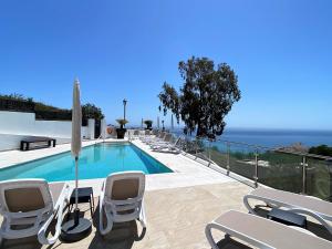Bazén v ubytovaní Balcon del Mar Seaview 211 Casasol alebo v jeho blízkosti