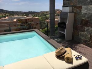 Bazén v ubytování Los Lagos 20 by VillaGranCanaria nebo v jeho okolí