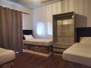 Postel nebo postele na pokoji v ubytování Ataviros Hotel