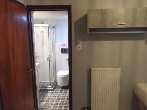 Koupelna v ubytování Ataviros Hotel