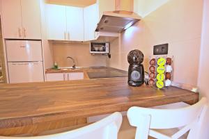 Kuchyň nebo kuchyňský kout v ubytování Apartamento VILLA FLORIDA 116