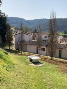 a park with a bench in the middle of a field at CONFORTABLE MAISON DANS VILLAGE VACANCES AVEC PISCINE A CAJARC in Cajarc