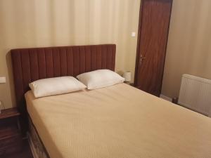Postel nebo postele na pokoji v ubytování Ataviros Hotel