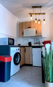 Kuchnia lub aneks kuchenny w obiekcie T1 bis cosy et spacieux - wifi - parking gratuit