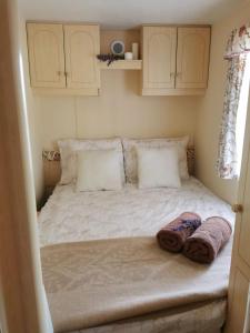 Postel nebo postele na pokoji v ubytování Domek w Ogrodzie