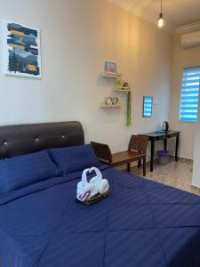 Postel nebo postele na pokoji v ubytování BASAR HOUSE SUITES RHU 10/ PENARIK