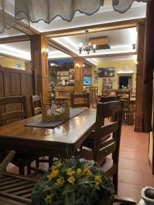 Un restaurant sau alt loc unde se poate mânca la Pensiune Restaurant ROUTE60