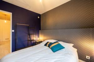 Posteľ alebo postele v izbe v ubytovaní Appartement Cosy Art Déco/ Proche centre-ville