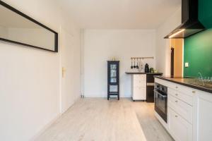 Kuchyňa alebo kuchynka v ubytovaní Appartement Cosy Art Déco/ Proche centre-ville