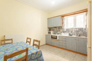 A kitchen or kitchenette at House with majestic sea view