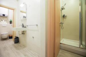 Kúpeľňa v ubytovaní Apartmani Kolovare + 26 fotografií