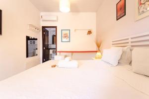 a white bedroom with a large white bed at Pousada La Vie Jeri in Jericoacoara