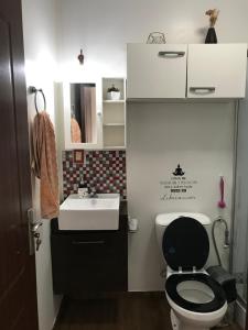 a small bathroom with a toilet and a sink at La pausa in Piriápolis